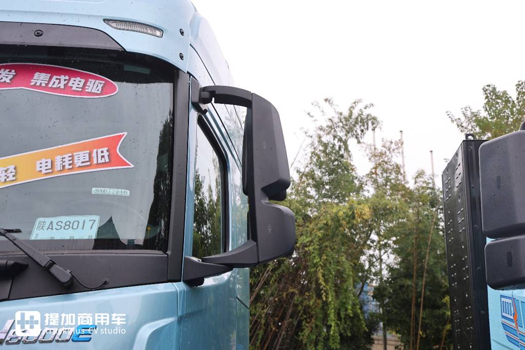 纯平地板驾驶室，还是全新专属造型，陕汽最新推出的H6000E纯电动重卡实拍