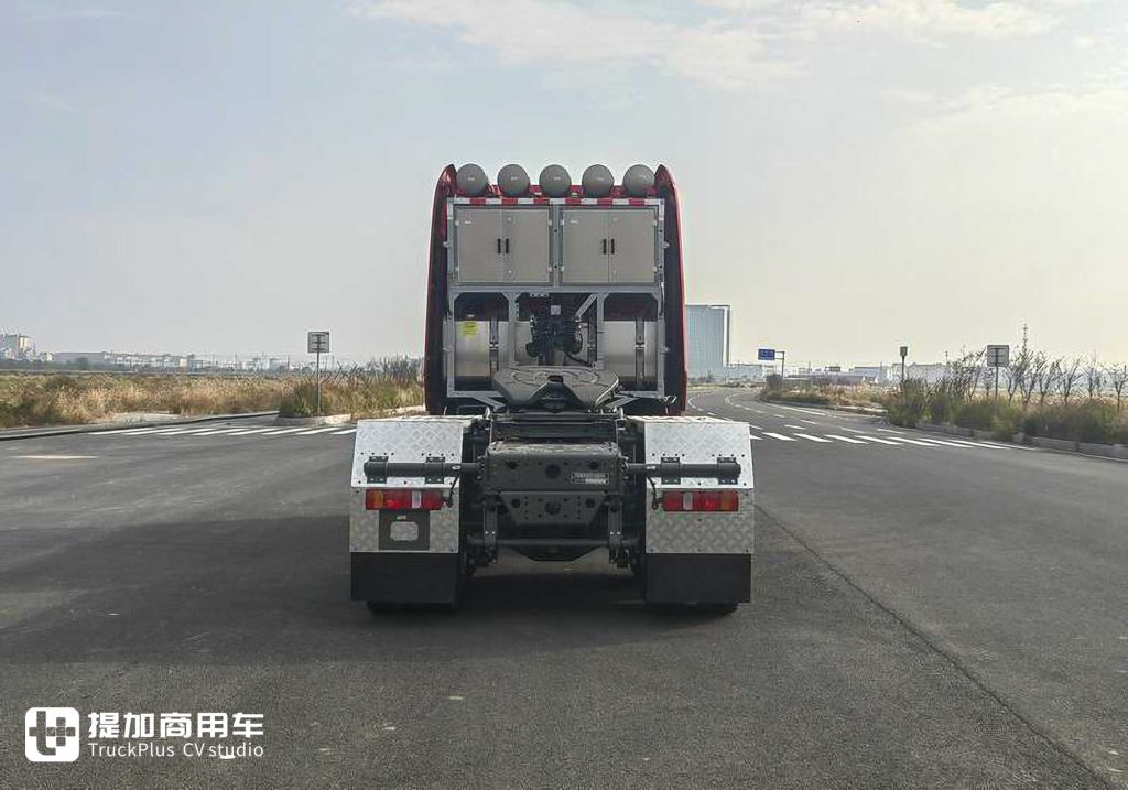 汕德卡大件车来袭！东风天龙GX、解放J6E都推“智驾”版？工信部402批公告亮点新车一览！