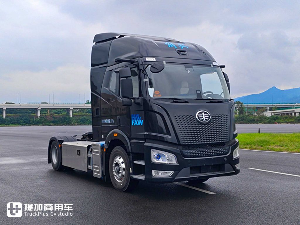 汕德卡大件车来袭！东风天龙GX、解放J6E都推“智驾”版？工信部402批公告亮点新车一览！