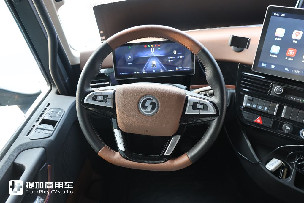 高端再进一步，全新德龙X6000来袭，实拍超凡旗舰牵引车带你看都升级改进了啥！