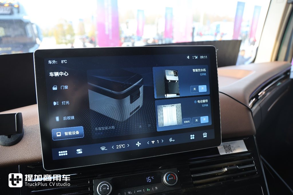 高端再进一步，全新德龙X6000来袭，实拍超凡旗舰牵引车带你看都升级改进了啥！