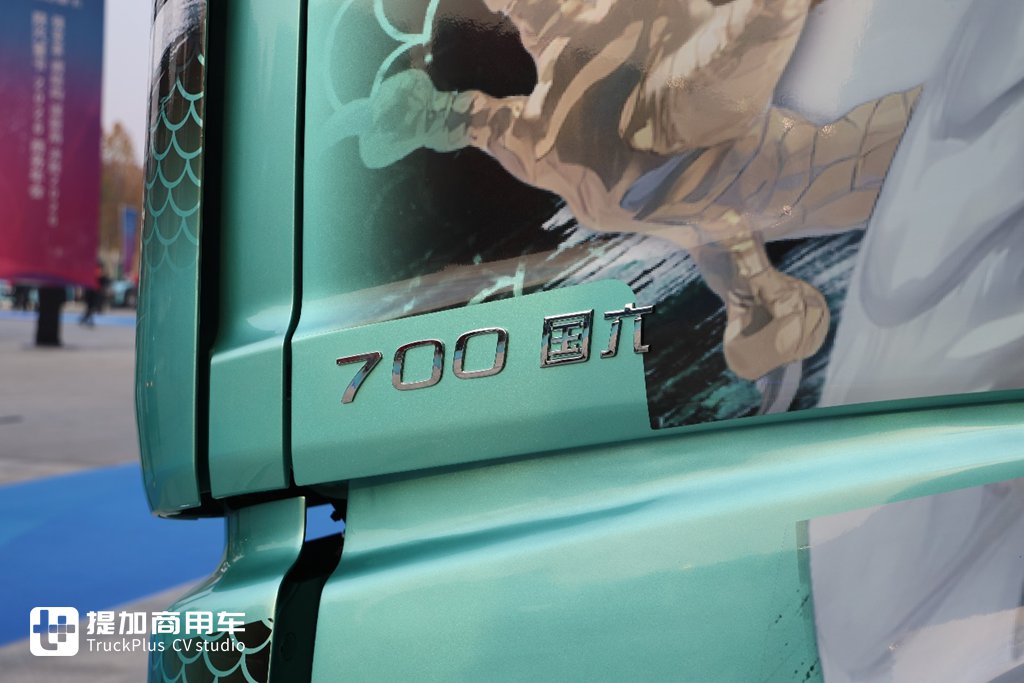 高端再进一步，全新德龙X6000来袭，实拍超凡旗舰牵引车带你看都升级改进了啥！
