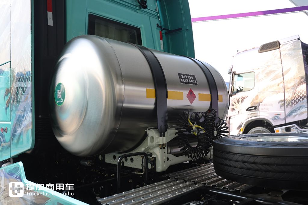 高端再进一步，全新德龙X6000来袭，实拍超凡旗舰牵引车带你看都升级改进了啥！
