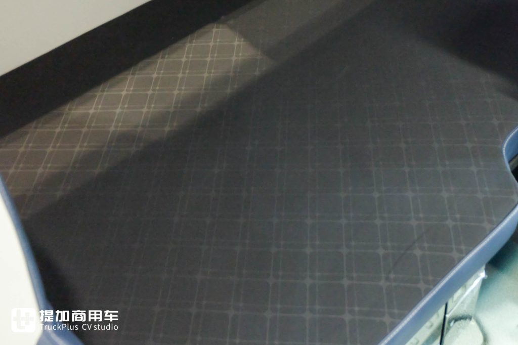 720马力3600牛·米！它是燃气车的“最强王者”？欧曼银河7天然气牵引车实拍