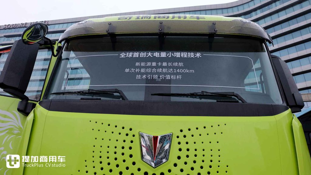 这台重卡发动机排量只有2.5升!综合续航超1400KM,联合重卡云凤凰增程混动牵引车实拍