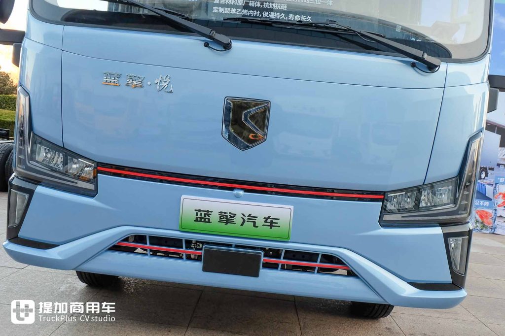 原厂上装，超丰富电池、电驱规格！潍柴新能源蓝擎X7纯电动冷藏车实拍