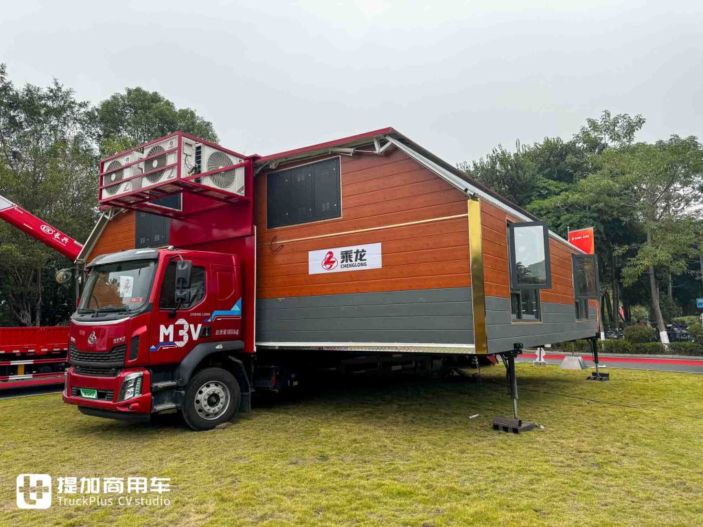 卡车秒变150㎡大酒店？哪里需要开哪里！乘龙M3V移动宴席车实拍