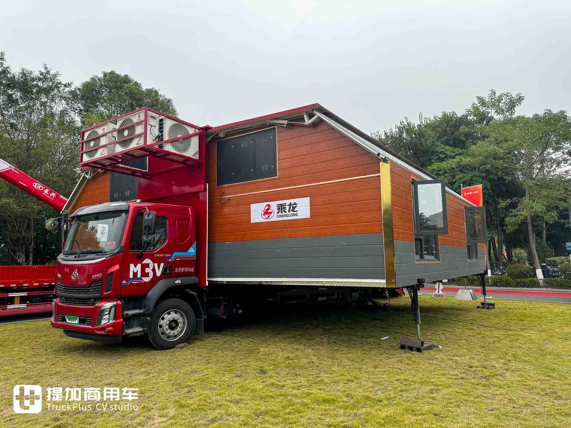卡车秒变150㎡大酒店？哪里需要开哪里！乘龙M3V移动宴席车实拍