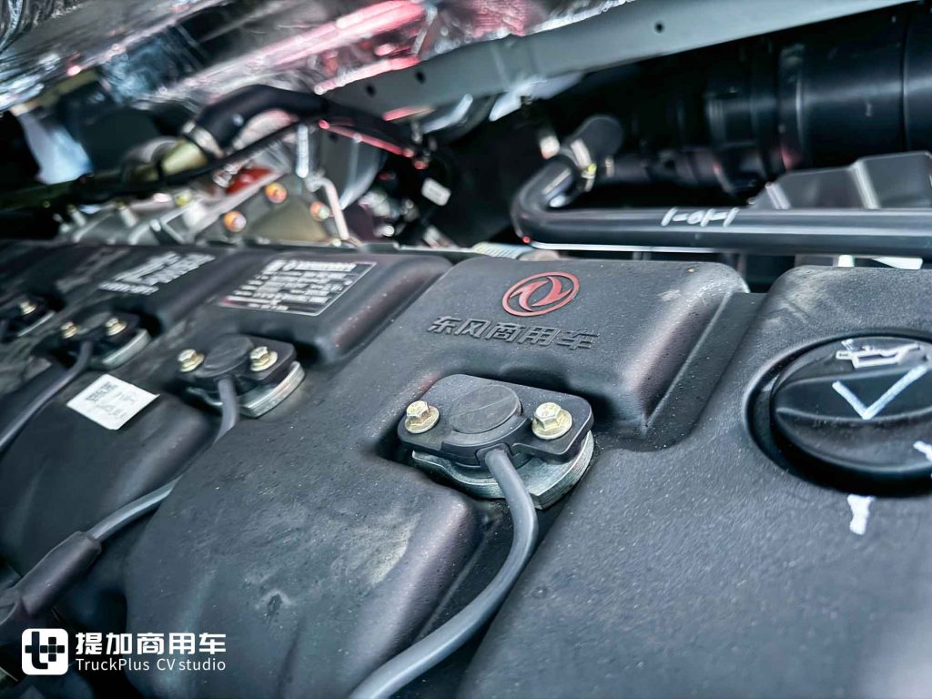 乘龙H5V燃气牵引车再出新车型，东风龙擎动力链加入，更有舒适豪华体验