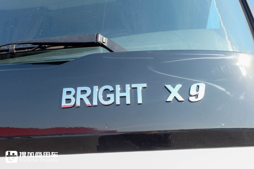 600匹的东方力量！东风新疆畅行X9出口版牵引车实拍，和国内版有何不同？