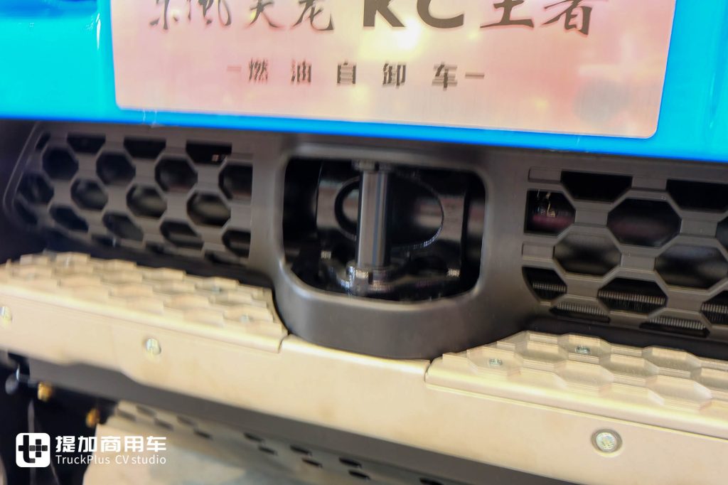 600匹大马力!针对高原渣土砂石运输打造,东风天龙KC王者自卸车实拍