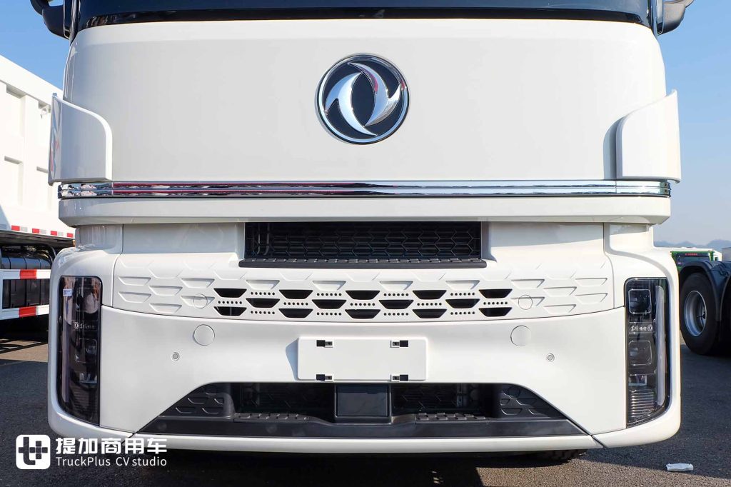 600匹的东方力量！东风新疆畅行X9出口版牵引车实拍，和国内版有何不同？