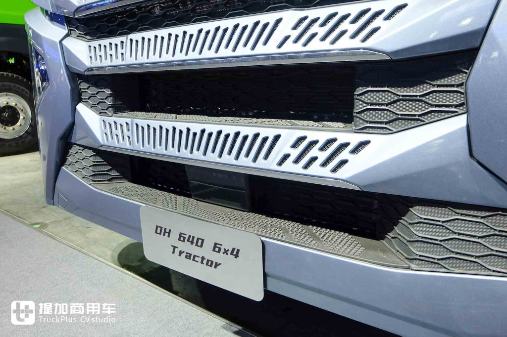 解放鹰航也有出口版？配640匹大马力发动机，解放最新发布的DORTRON DH 640牵引车实拍