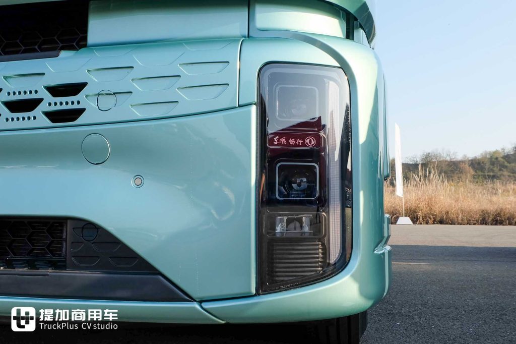 630匹大马力，CNG/LNG都能烧！东风新疆畅行X9双燃料天然气牵引车实拍