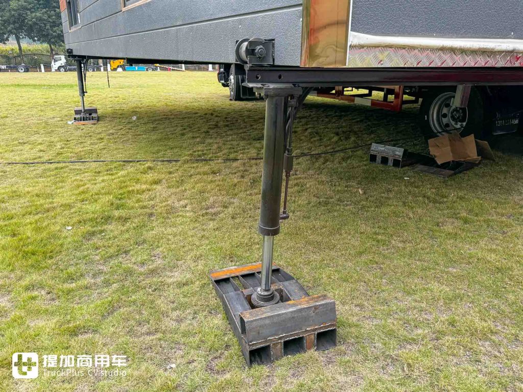 卡车秒变150㎡大酒店？哪里需要开哪里！乘龙M3V移动宴席车实拍