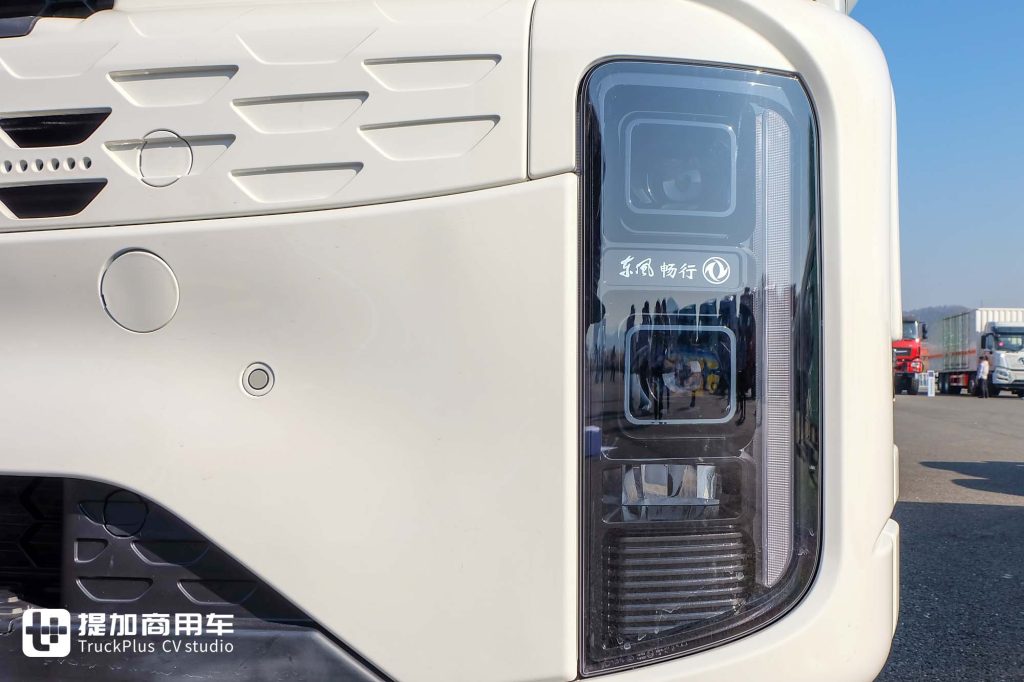 600匹的东方力量！东风新疆畅行X9出口版牵引车实拍，和国内版有何不同？