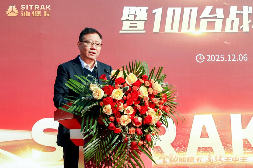 汕德卡100台G7M新能源港口牵引车批量交付天津港，助力港口物流行业绿色转型！