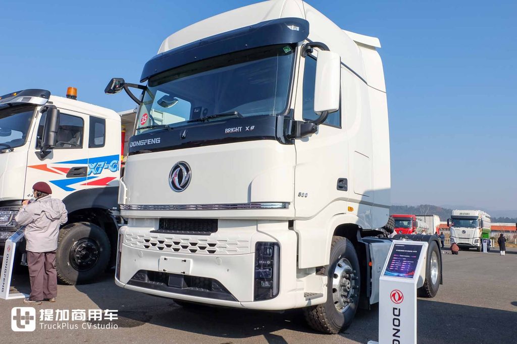 600匹的东方力量！东风新疆畅行X9出口版牵引车实拍，和国内版有何不同？