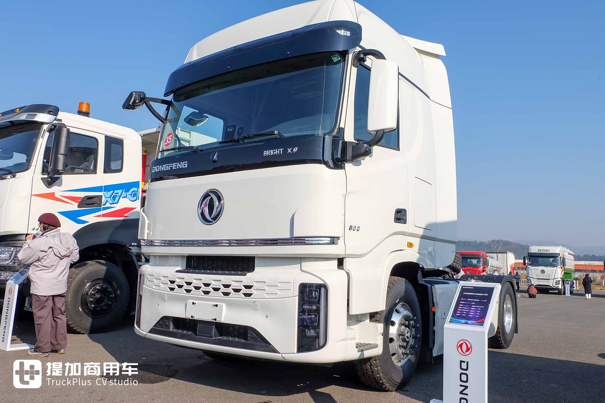 600匹的东方力量！东风新疆畅行X9出口版牵引车实拍，和国内版有何不同？