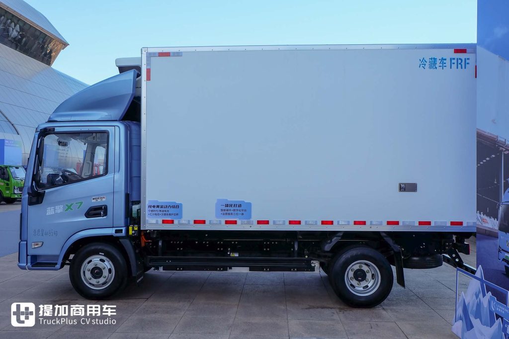 原厂上装，超丰富电池、电驱规格！潍柴新能源蓝擎X7纯电动冷藏车实拍