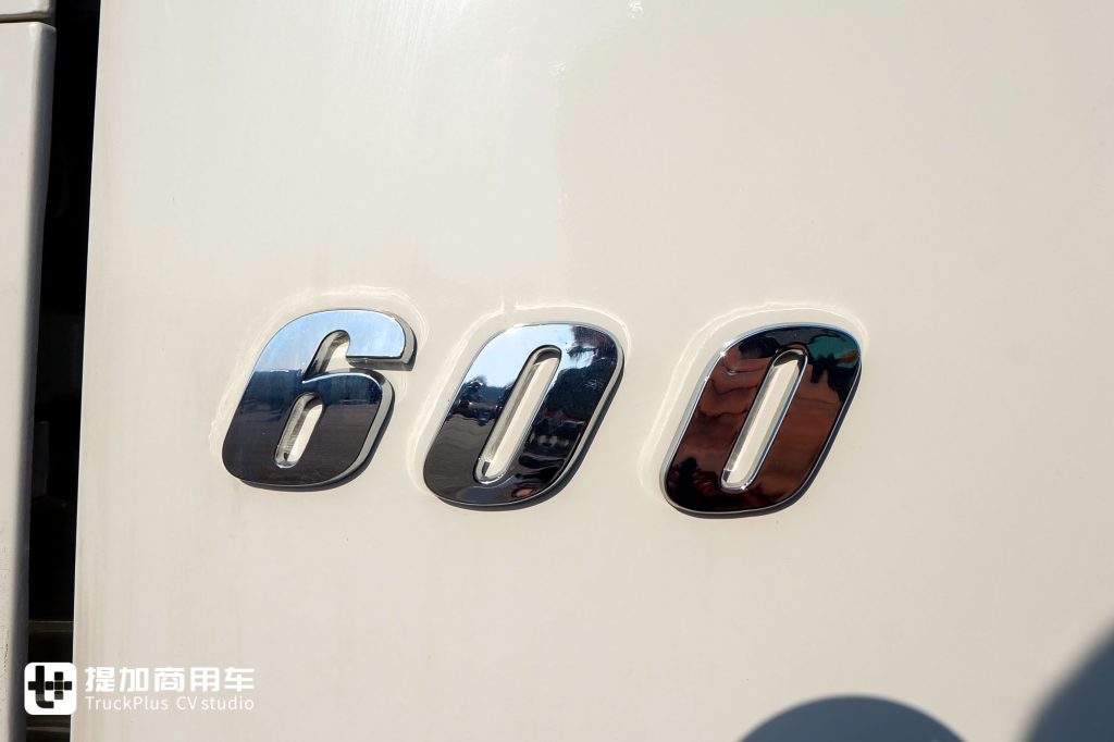 600匹的东方力量！东风新疆畅行X9出口版牵引车实拍，和国内版有何不同？