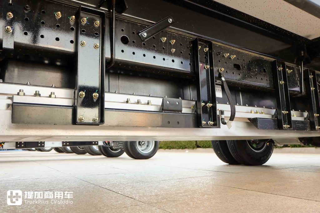 原厂上装，超丰富电池、电驱规格！潍柴新能源蓝擎X7纯电动冷藏车实拍