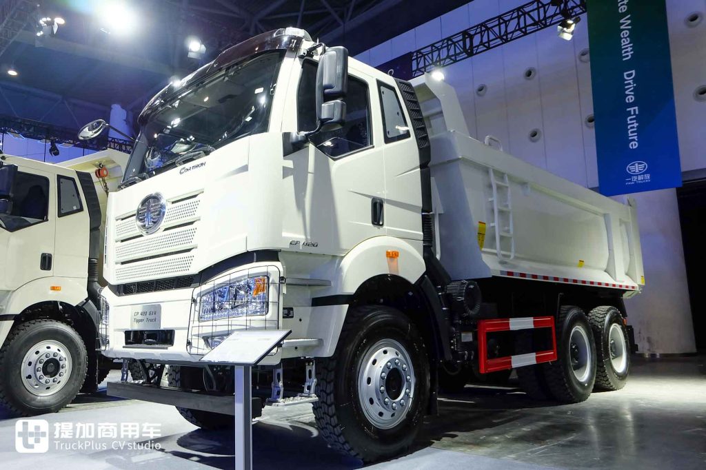 公路列车牵引车、全驱工程车抢眼!解放海外品牌CORTRON来袭,实拍带您看亮点车型!
