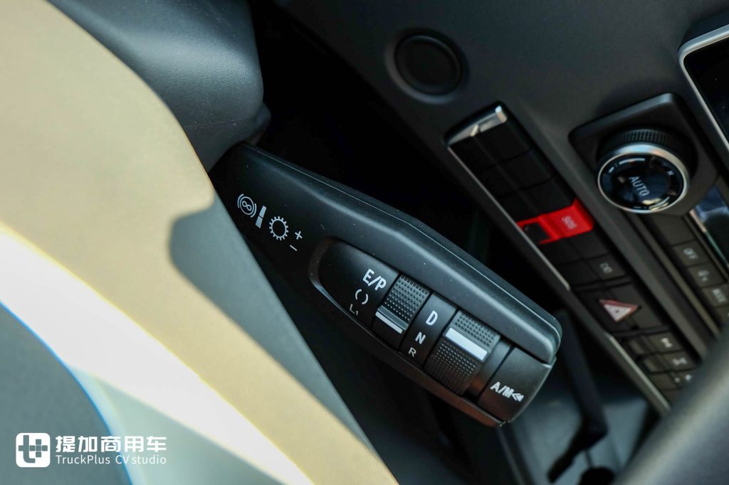 同马力同价格,省钱还省心?北京重卡i追梦混动重卡来袭,实拍带你看实力几何