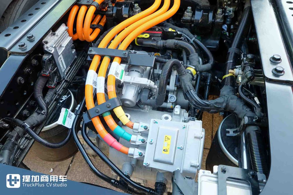 续航超2000KM的新能源重卡?远程星瀚H 2000度电液态新能源4×2牵引车来袭!