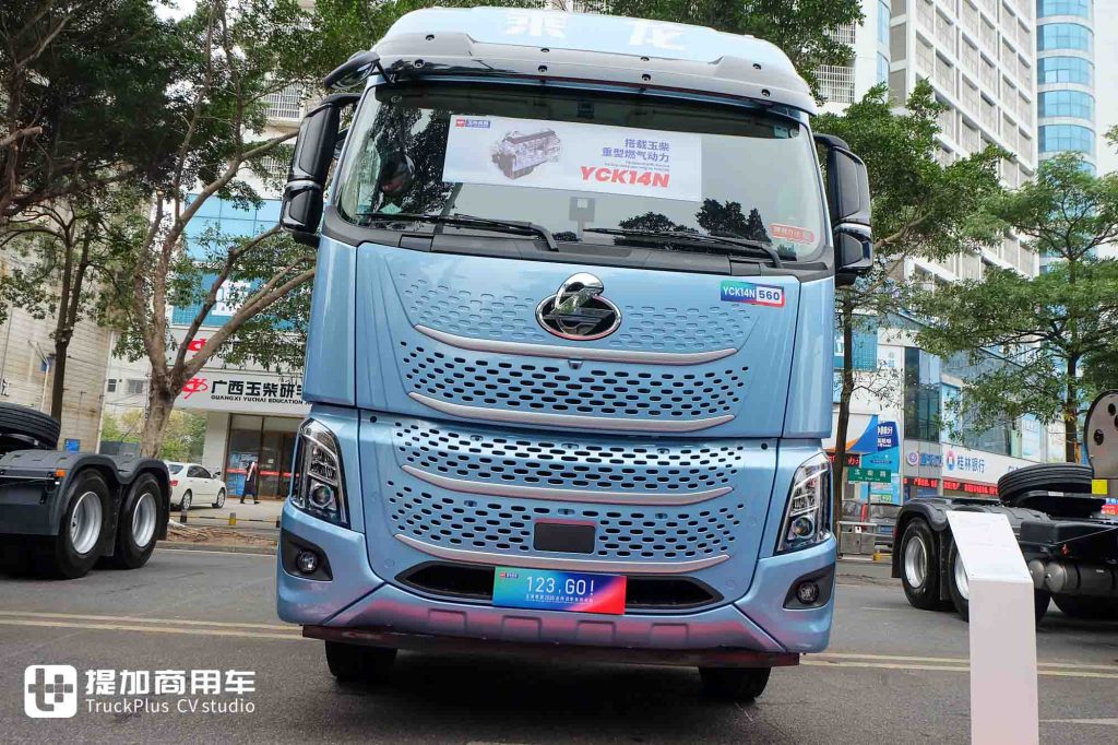 玉柴的燃气机也这么给力？乘龙、欧曼等品牌都在用，带你看玉柴年会上的燃气重卡阵容！