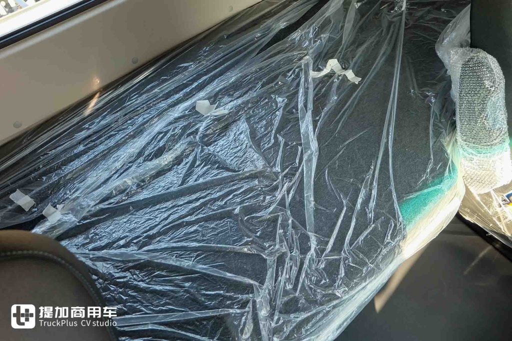 同马力同价格,省钱还省心?北京重卡i追梦混动重卡来袭,实拍带你看实力几何