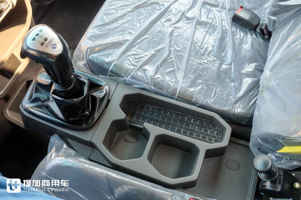 极限承载能力突出，还有1830MM宽体舒适驾驶室？飞碟金牛X5小自卸车实拍