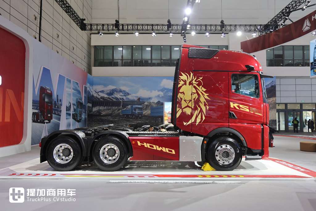 国产高端旗舰卡车的全新力作，重汽豪沃KS来袭，实拍带你看它强在哪里