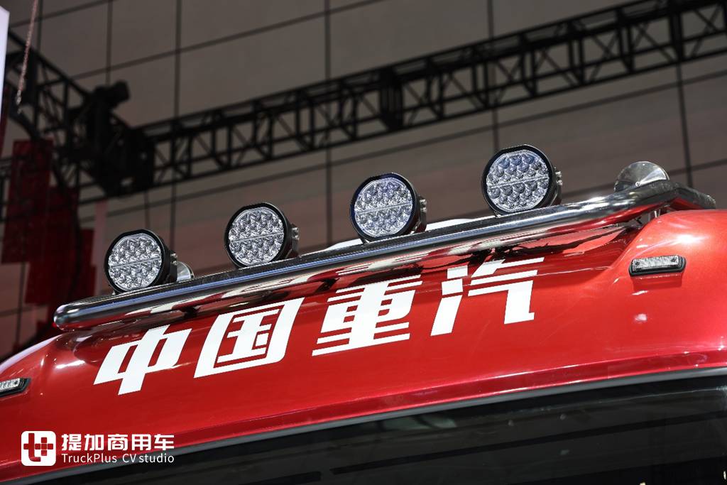 国产高端旗舰卡车的全新力作,重汽豪沃KS来袭,实拍带你看它强在哪里 - 第4张 - 提加商用车网 国产高端旗舰卡车的全新力作,重汽豪沃KS来袭,实拍带你看它强在哪里
