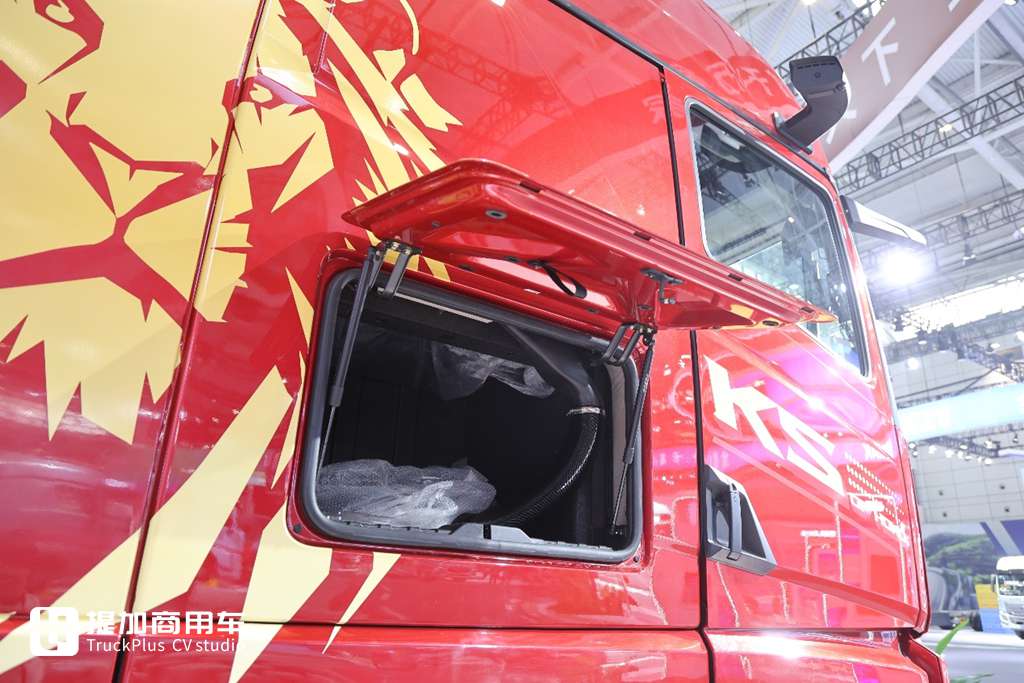 国产高端旗舰卡车的全新力作,重汽豪沃KS来袭,实拍带你看它强在哪里 - 第10张 - 提加商用车网 国产高端旗舰卡车的全新力作,重汽豪沃KS来袭,实拍带你看它强在哪里