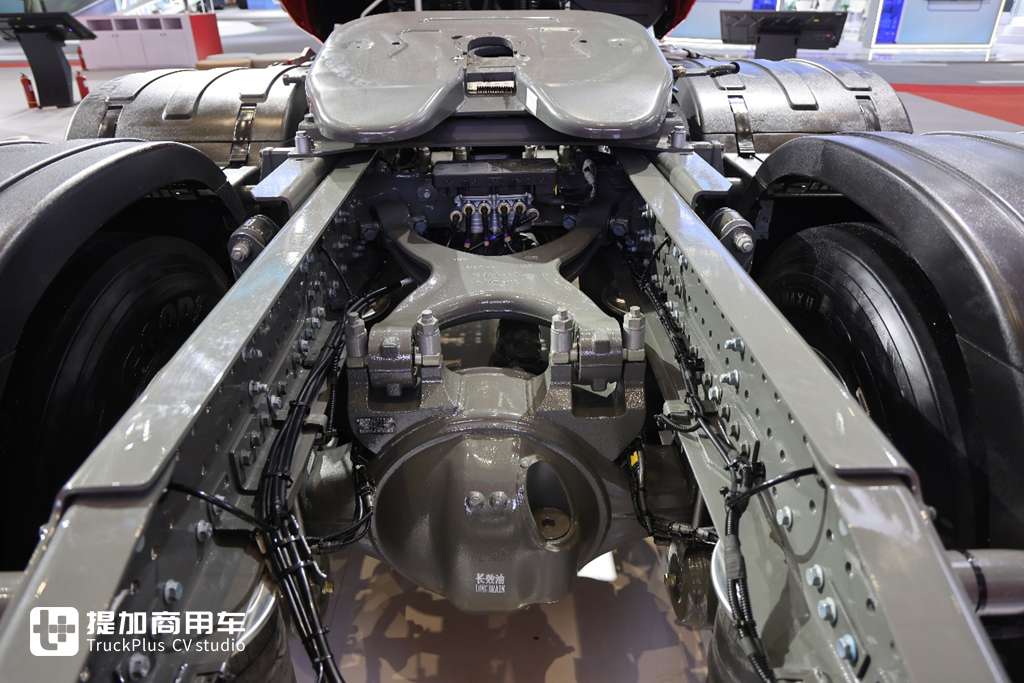 国产高端旗舰卡车的全新力作,重汽豪沃KS来袭,实拍带你看它强在哪里 - 第29张 - 提加商用车网 国产高端旗舰卡车的全新力作,重汽豪沃KS来袭,实拍带你看它强在哪里