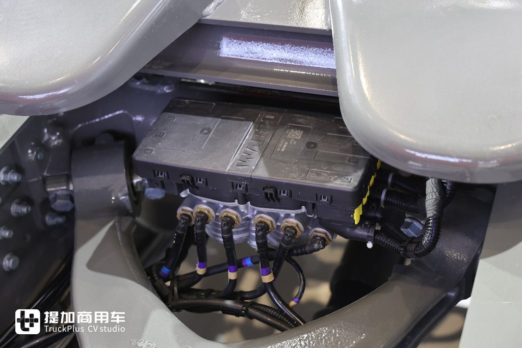 国产高端旗舰卡车的全新力作,重汽豪沃KS来袭,实拍带你看它强在哪里 - 第31张 - 提加商用车网 国产高端旗舰卡车的全新力作,重汽豪沃KS来袭,实拍带你看它强在哪里