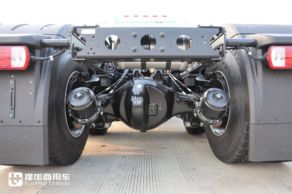 又有车企停止油车业务！汉马科技转型新能源首款力作—远程X7M 1200度液态新能源重卡实拍
