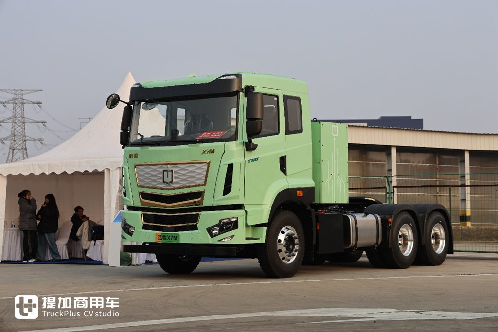 又有车企停止油车业务！汉马科技转型新能源首款力作—远程X7M 1200度液态新能源重卡实拍