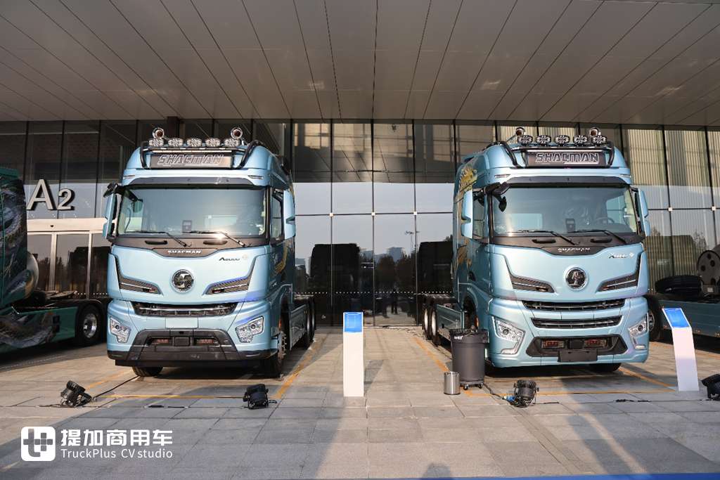 陕汽德龙X6000也有复合版了，还是720马力燃气车型，外观也配更好看的改装件了！