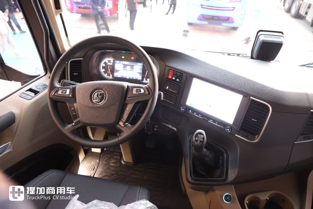 陕汽德龙X6000复合版 - 第8张 - 提加商用车网 陕汽德龙X6000也有复合版了,还是720马力燃气车型,外观也配更好看的改装件了!