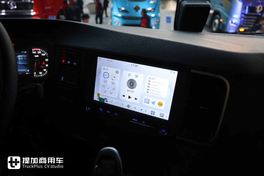 陕汽德龙X6000复合版 - 第9张 - 提加商用车网 陕汽德龙X6000也有复合版了,还是720马力燃气车型,外观也配更好看的改装件了!