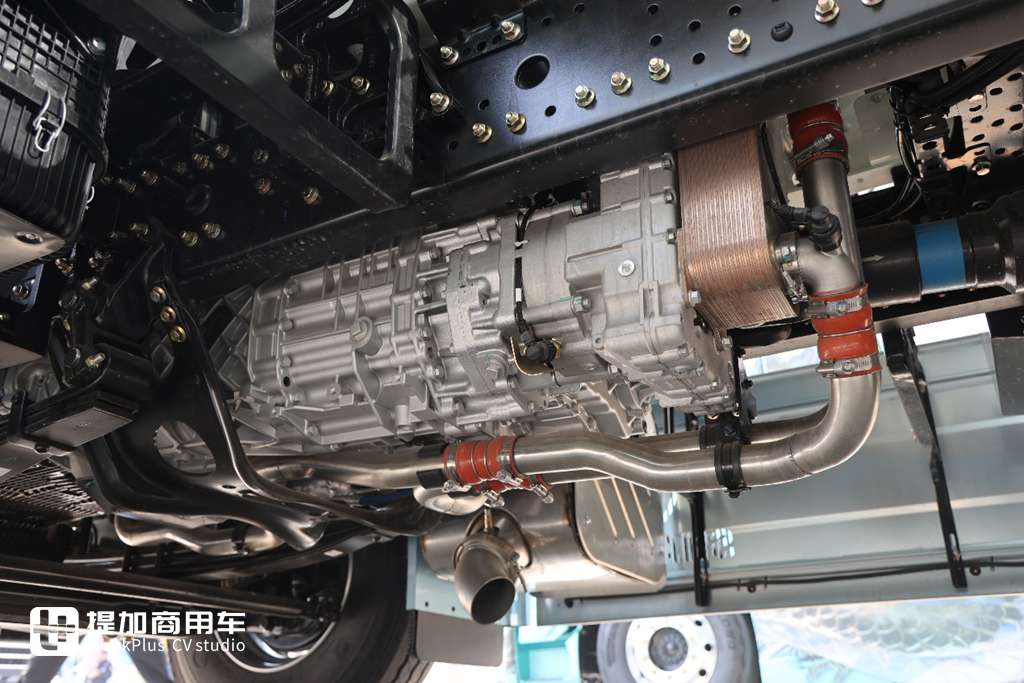 陕汽德龙X6000复合版 - 第13张 - 提加商用车网 陕汽德龙X6000也有复合版了,还是720马力燃气车型,外观也配更好看的改装件了!