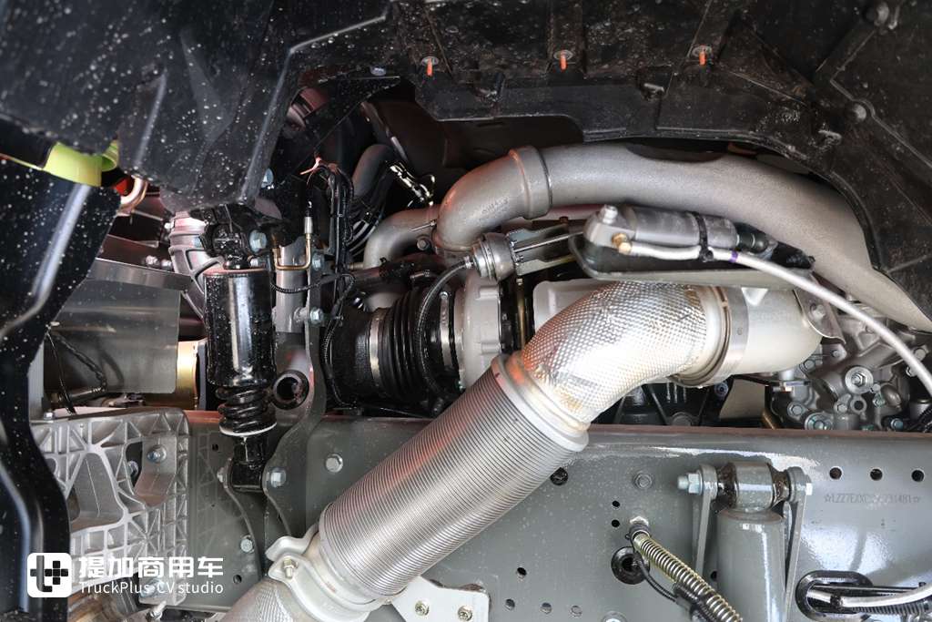 专为高原工况打造，配580马力曼机还有超舒适内饰，重汽汕德卡G7S高原版自卸车实拍