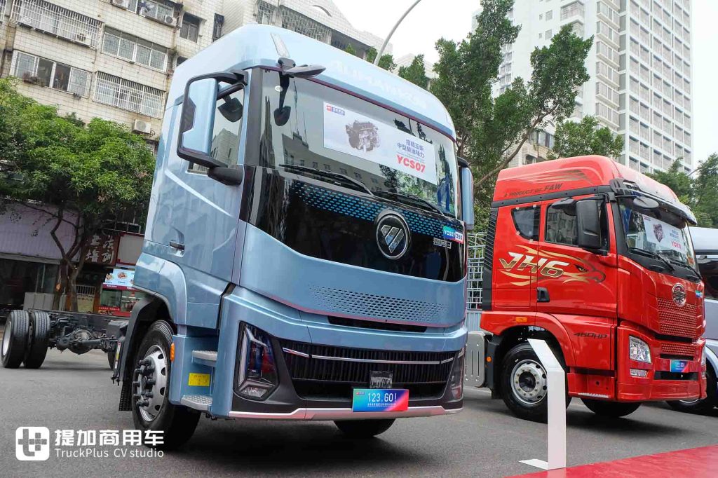 柴油动力扎实，飞轮增程动力更抢眼！玉柴2026合作伙伴大会现场还有哪些重卡车型？