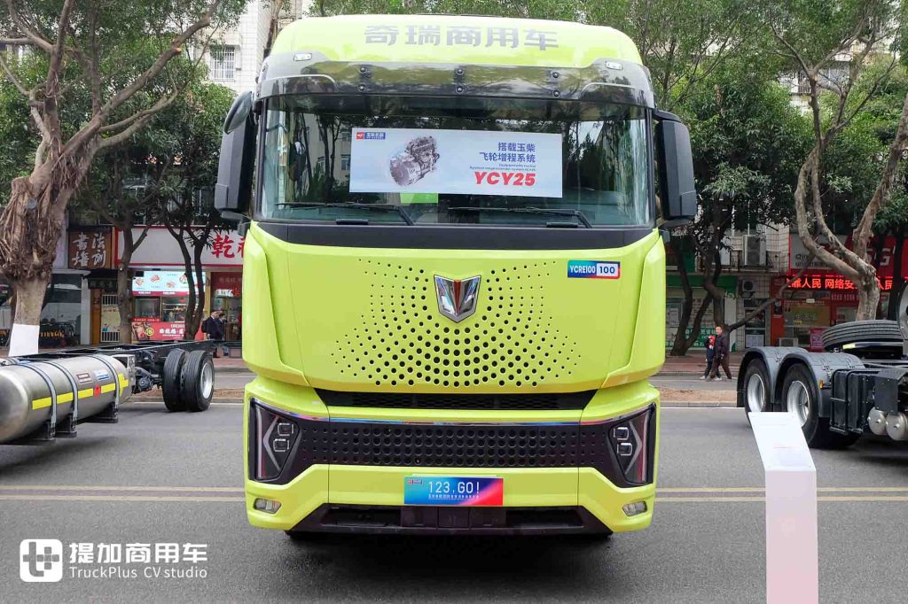 柴油动力扎实，飞轮增程动力更抢眼！玉柴2026合作伙伴大会现场还有哪些重卡车型？