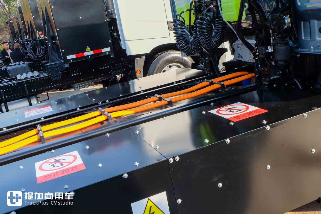 纯电平台+480KM续航，专为资源运输打造！北京重卡蓝梦7纯电动牵引车实力几何？