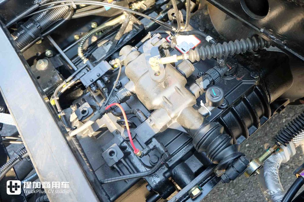 极限承载能力突出，还有1830MM宽体舒适驾驶室？飞碟金牛X5小自卸车实拍