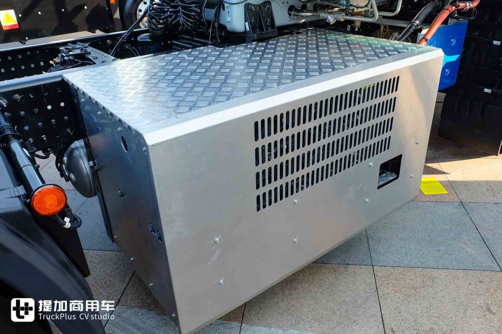 同马力同价格,省钱还省心?北京重卡i追梦混动重卡来袭,实拍带你看实力几何