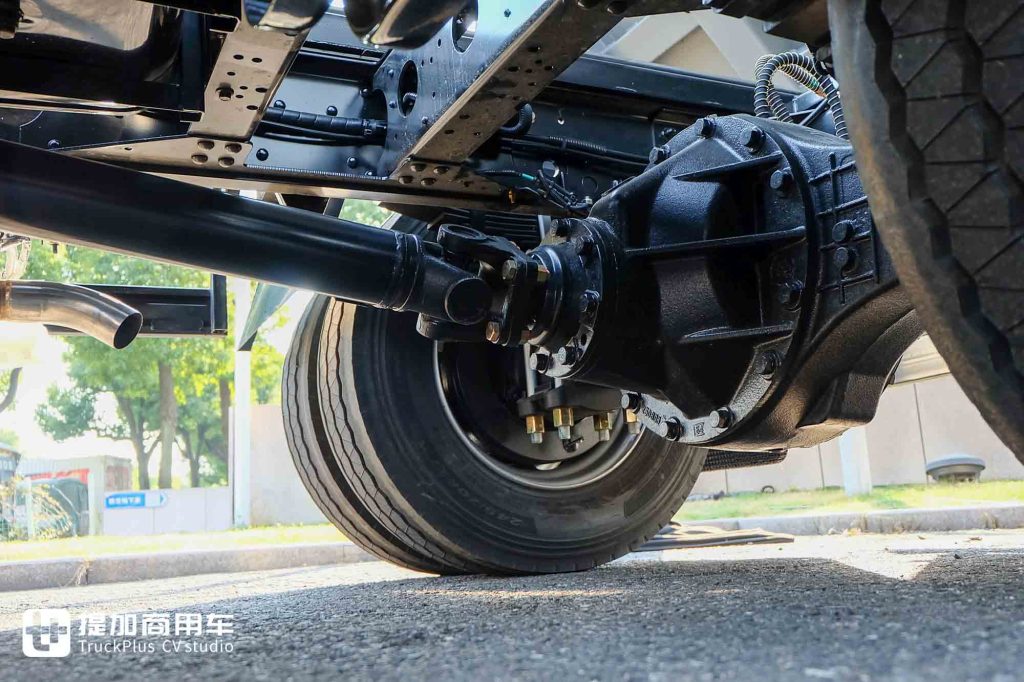 极限承载能力突出，还有1830MM宽体舒适驾驶室？飞碟金牛X5小自卸车实拍